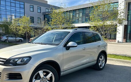 Volkswagen Touareg III, 2011 год, 2 400 000 рублей, 2 фотография
