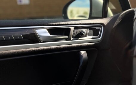 Volkswagen Touareg III, 2011 год, 2 400 000 рублей, 14 фотография