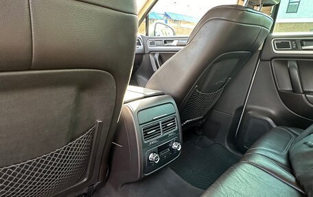 Volkswagen Touareg III, 2011 год, 2 400 000 рублей, 11 фотография