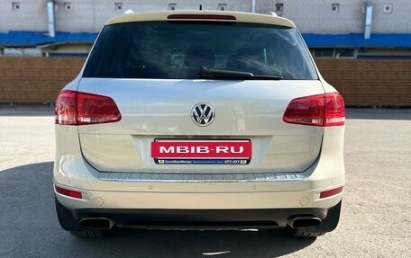 Volkswagen Touareg III, 2011 год, 2 400 000 рублей, 7 фотография