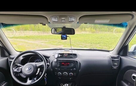 KIA Soul II рестайлинг, 2014 год, 1 000 000 рублей, 10 фотография