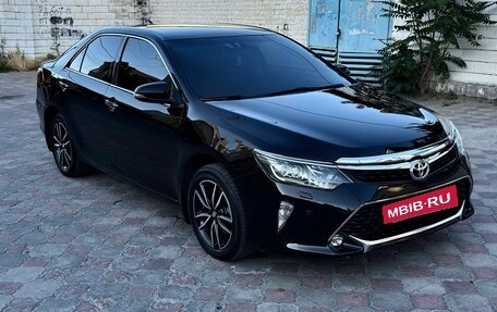 Toyota Camry, 2017 год, 2 100 000 рублей, 2 фотография