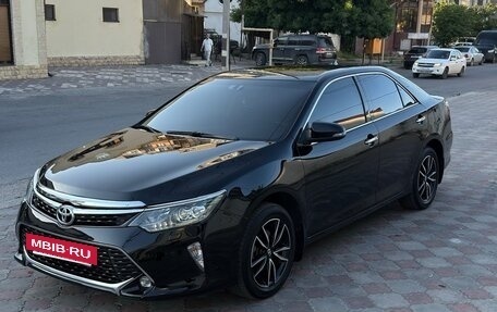 Toyota Camry, 2017 год, 2 100 000 рублей, 6 фотография