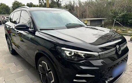 Volkswagen Tiguan, 2025 год, 3 889 000 рублей, 2 фотография