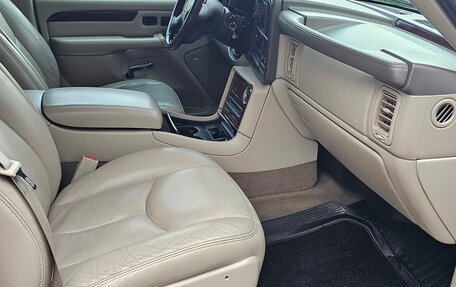Cadillac Escalade II, 2005 год, 2 490 000 рублей, 10 фотография