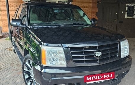 Cadillac Escalade II, 2005 год, 2 490 000 рублей, 2 фотография