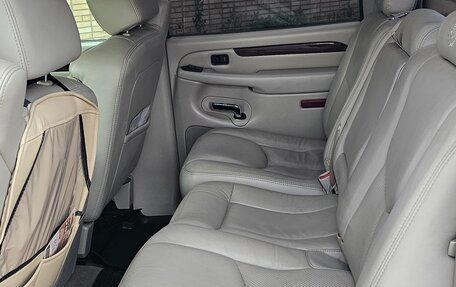Cadillac Escalade II, 2005 год, 2 490 000 рублей, 12 фотография