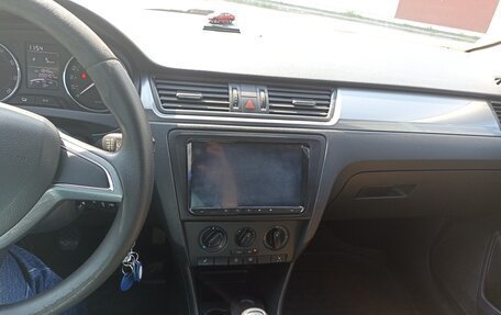 Skoda Rapid I, 2014 год, 700 000 рублей, 2 фотография