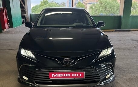 Toyota Camry, 2023 год, 3 490 000 рублей, 1 фотография