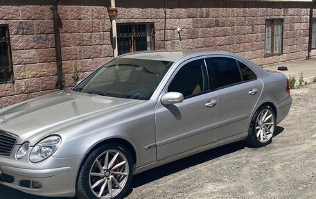 Mercedes-Benz E-Класс, 2003 год, 550 000 рублей, 4 фотография