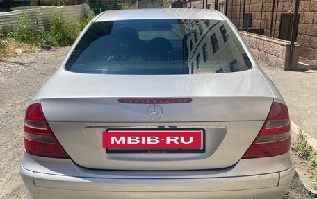 Mercedes-Benz E-Класс, 2003 год, 550 000 рублей, 3 фотография