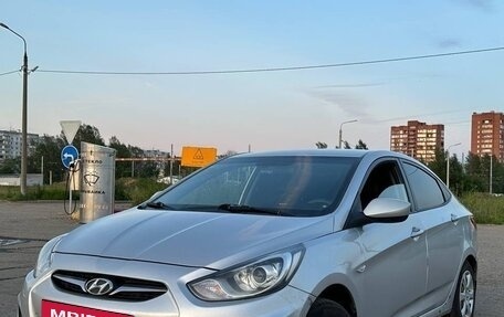 Hyundai Solaris II рестайлинг, 2013 год, 630 000 рублей, 2 фотография