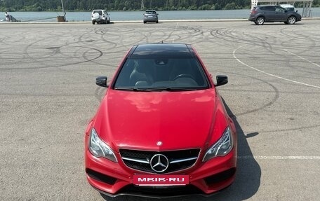 Mercedes-Benz E-Класс, 2015 год, 2 300 000 рублей, 3 фотография