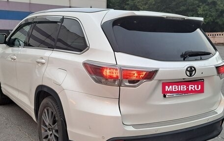 Toyota Highlander III, 2014 год, 2 600 000 рублей, 3 фотография