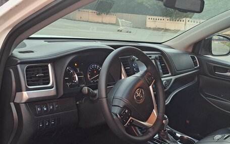 Toyota Highlander III, 2014 год, 2 600 000 рублей, 4 фотография