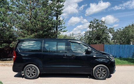Hyundai Grand Starex Grand Starex I рестайлинг 2, 2019 год, 2 990 000 рублей, 4 фотография