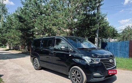 Hyundai Grand Starex Grand Starex I рестайлинг 2, 2019 год, 2 990 000 рублей, 3 фотография