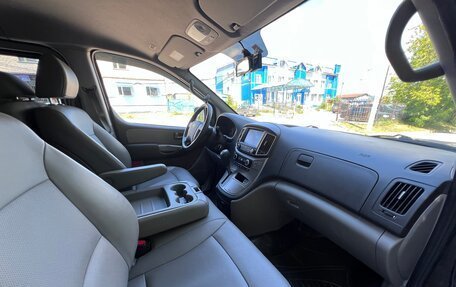 Hyundai Grand Starex Grand Starex I рестайлинг 2, 2019 год, 2 990 000 рублей, 8 фотография