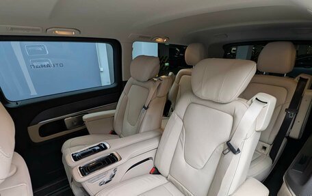 Mercedes-Benz V-Класс, 2025 год, 16 000 000 рублей, 8 фотография