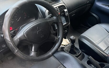Mitsubishi Carisma I, 2002 год, 255 000 рублей, 1 фотография