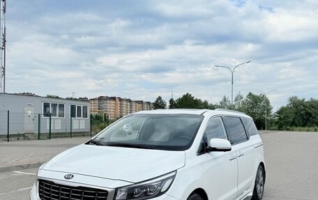 KIA Carnival III, 2019 год, 3 750 000 рублей, 1 фотография