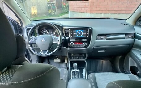 Mitsubishi Outlander III рестайлинг 3, 2020 год, 2 250 000 рублей, 7 фотография
