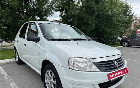 Renault Logan I, 2015 год, 860 000 рублей, 2 фотография