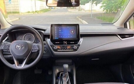 Toyota Corolla, 2022 год, 2 300 000 рублей, 3 фотография