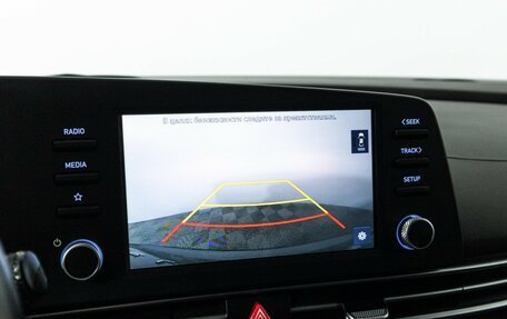 Hyundai Elantra, 2021 год, 1 900 000 рублей, 15 фотография