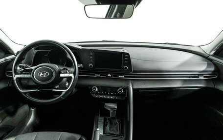 Hyundai Elantra, 2021 год, 1 900 000 рублей, 13 фотография