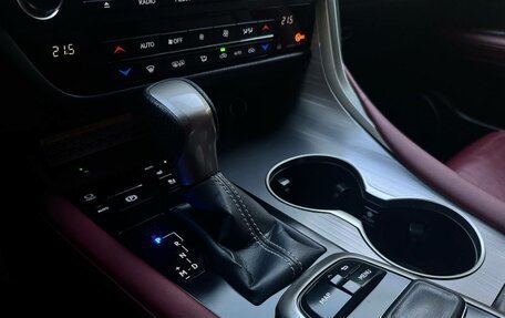 Lexus RX IV рестайлинг, 2018 год, 3 770 000 рублей, 16 фотография