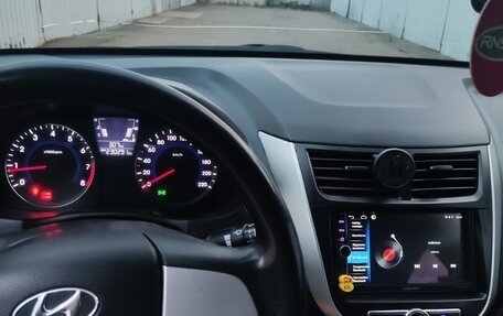 Hyundai Solaris II рестайлинг, 2012 год, 660 000 рублей, 4 фотография