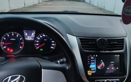 Hyundai Solaris II рестайлинг, 2012 год, 660 000 рублей, 9 фотография