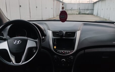 Hyundai Solaris II рестайлинг, 2012 год, 660 000 рублей, 10 фотография