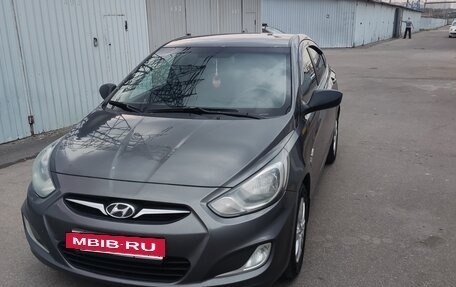 Hyundai Solaris II рестайлинг, 2012 год, 660 000 рублей, 3 фотография