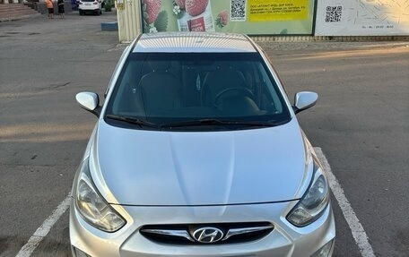 Hyundai Solaris II рестайлинг, 2011 год, 890 000 рублей, 1 фотография