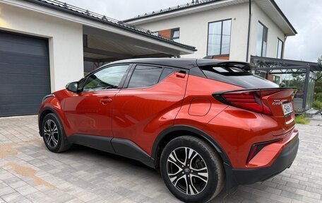 Toyota C-HR I рестайлинг, 2019 год, 2 700 000 рублей, 4 фотография
