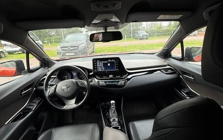 Toyota C-HR I рестайлинг, 2019 год, 2 700 000 рублей, 14 фотография