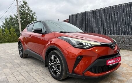 Toyota C-HR I рестайлинг, 2019 год, 2 700 000 рублей, 11 фотография