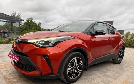 Toyota C-HR I рестайлинг, 2019 год, 2 700 000 рублей, 3 фотография