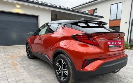 Toyota C-HR I рестайлинг, 2019 год, 2 700 000 рублей, 5 фотография