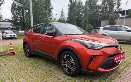 Toyota C-HR I рестайлинг, 2019 год, 2 700 000 рублей, 24 фотография