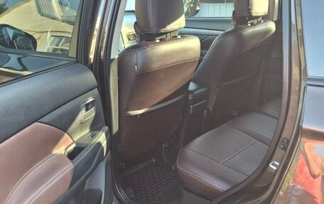 Mitsubishi Outlander III рестайлинг 3, 2015 год, 1 700 000 рублей, 4 фотография