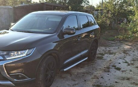 Mitsubishi Outlander III рестайлинг 3, 2015 год, 1 700 000 рублей, 7 фотография