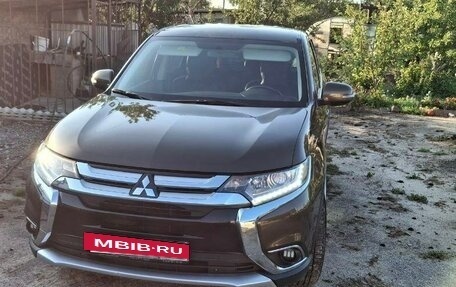 Mitsubishi Outlander III рестайлинг 3, 2015 год, 1 700 000 рублей, 2 фотография