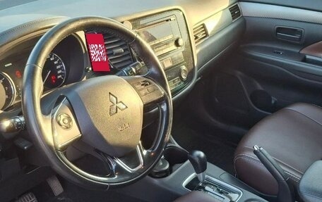 Mitsubishi Outlander III рестайлинг 3, 2015 год, 1 700 000 рублей, 3 фотография