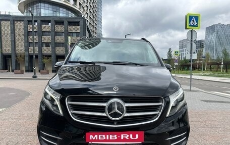 Mercedes-Benz V-Класс, 2017 год, 4 349 000 рублей, 2 фотография