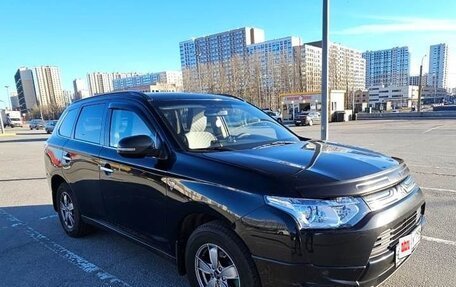 Mitsubishi Outlander III рестайлинг 3, 2014 год, 2 200 000 рублей, 4 фотография