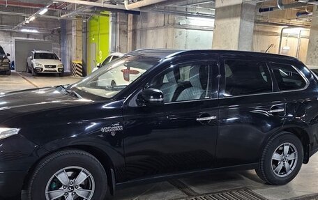 Mitsubishi Outlander III рестайлинг 3, 2014 год, 2 200 000 рублей, 11 фотография