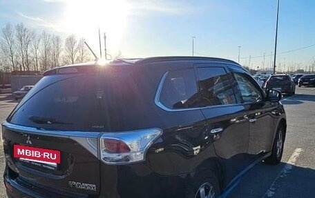 Mitsubishi Outlander III рестайлинг 3, 2014 год, 2 200 000 рублей, 5 фотография